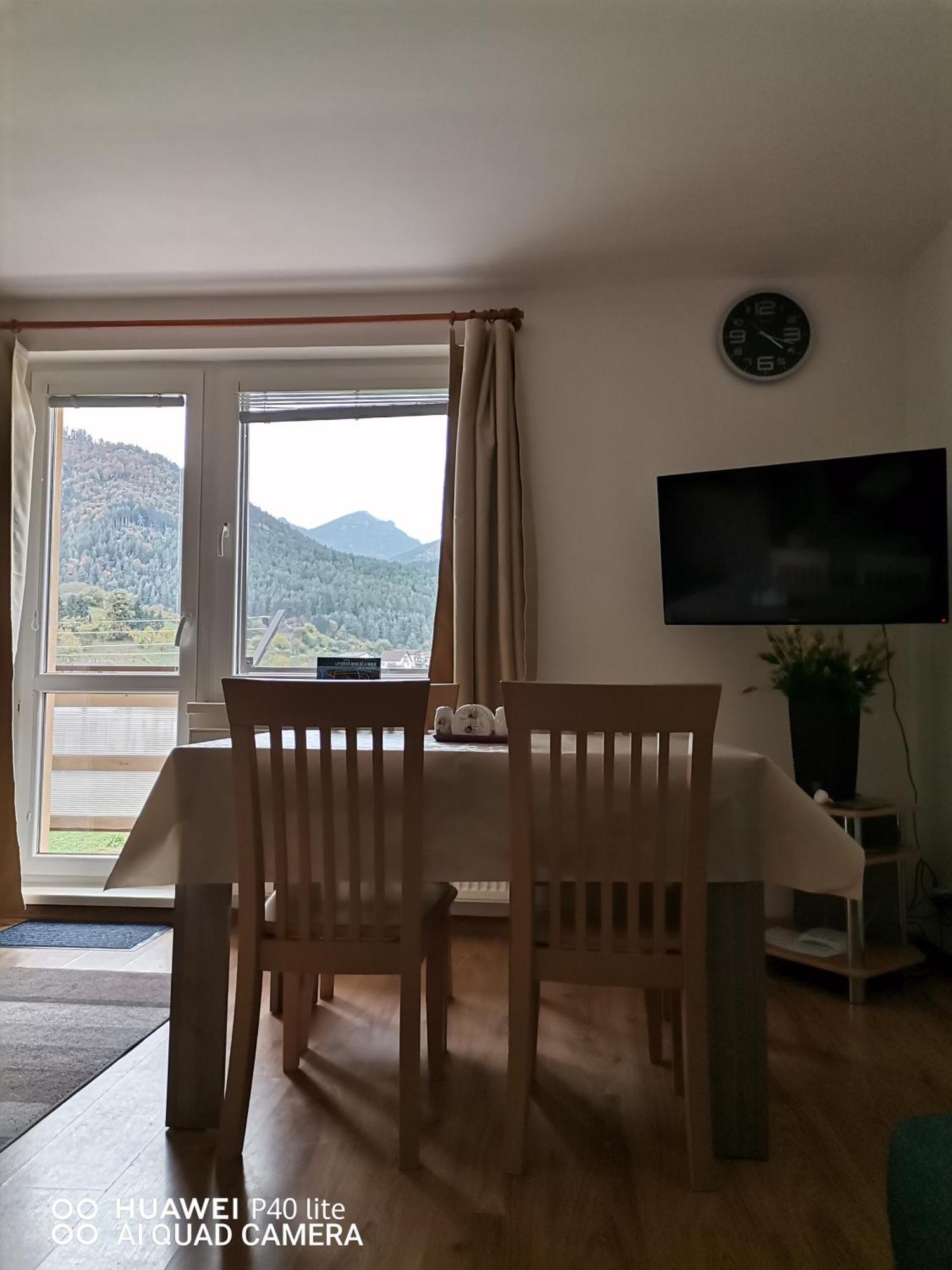 Apartman Family S Vyhladom Na Choc Лучки Екстер'єр фото